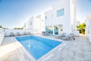 Pool - Green Bay Villa 12 Protaras (Protaras)