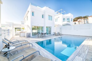 Pool - Green Bay Villa 12 Protaras (Protaras)