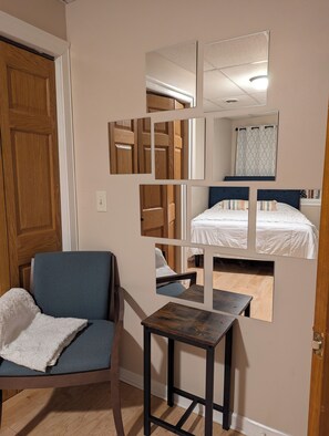 2 slaapkamers, een strijkplank/strijkijzer, internet, beddengoed