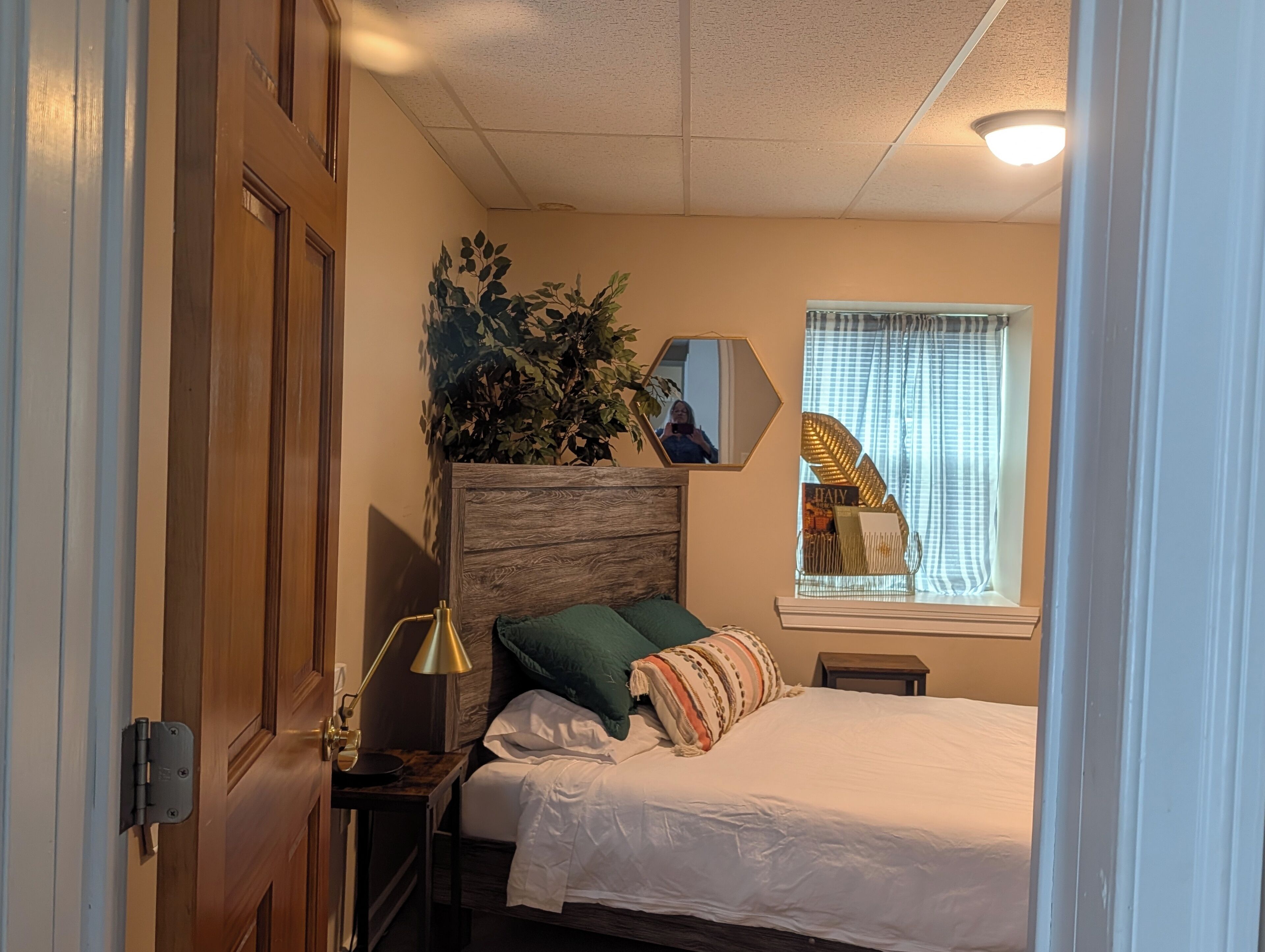 2 bedrooms, iron/ironing board, Internet, bed sheets