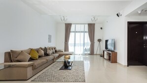 Luxury-Apartment, Stadtblick | Wohnbereich