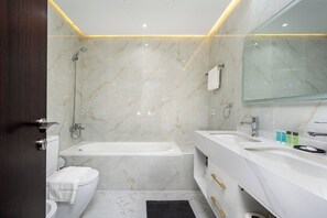 Luxury Apartment, City View | Bathroom - Manzil - Spacious 2BR near Marina Beach (Dubai)