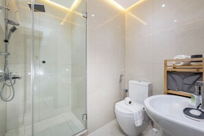 Bathroom - Manzil - Spacious 2BR near Marina Beach (Dubai)