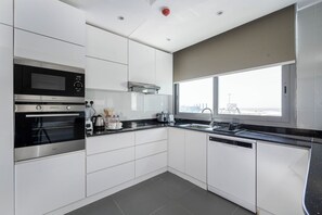 Luksushuoneisto, kaupunkinäköala | Yksityinen keittiö