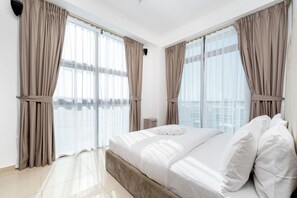 Blackout curtains, iron/ironing board, free WiFi - Manzil - Spacious 2BR near Marina Beach (Dubai)