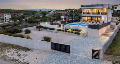 Villa Katarina with pool and jacuzzi