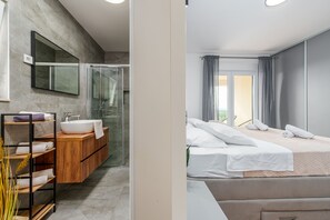 Fer et planche à repasser, lit de bébé portatif, accès au Wi-Fi (inclus)