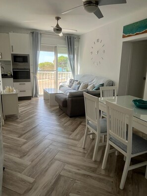 Smart TV - 1st Beach Line (Rota)