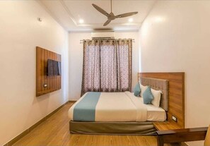 Luxury Double or Twin Room | Free WiFi - Hotel Global Inn Gold (Lucknow)