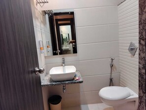 Free toiletries, soap - Hotel Golden Crown (Varanasi)