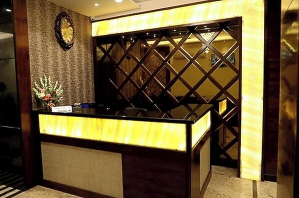 Reception - Hotel Golden Crown (Varanasi)