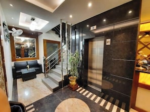 Front of property - Hotel Golden Crown (Varanasi)