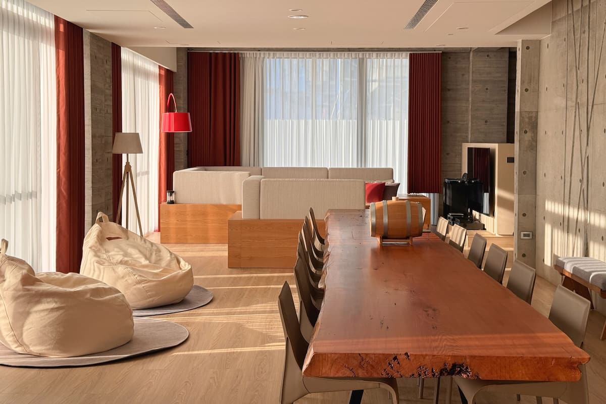 50-吋平面電視,提供數位頻道