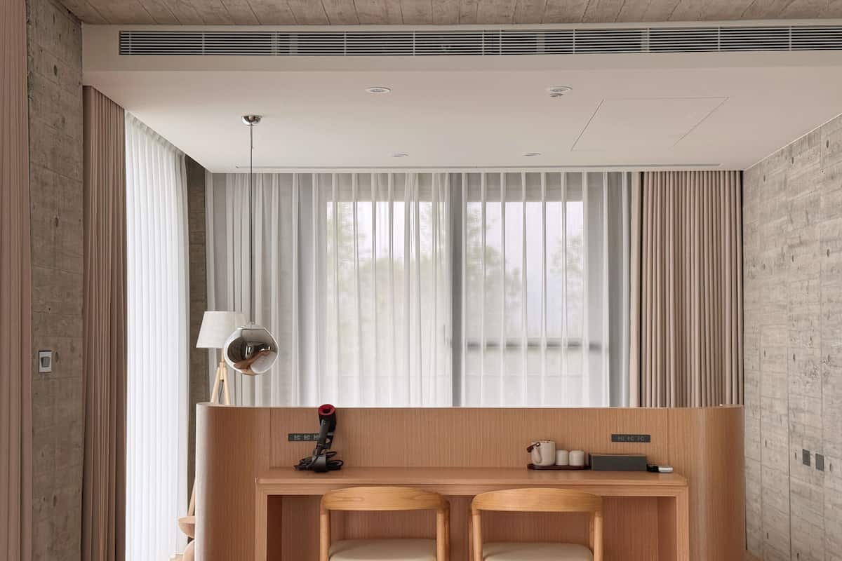 書桌、免費無線上網、床單