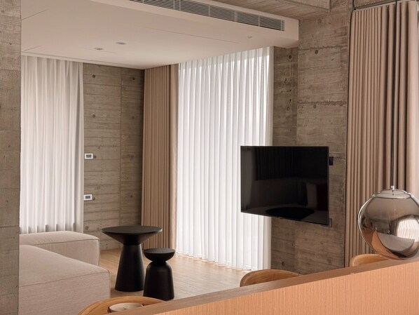 40-inch flat-screen TV with digital channels - The O Villa Yuanshan (Yuanshan)