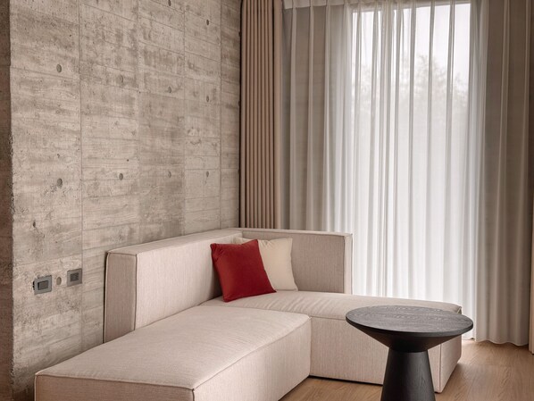 40-inch flat-screen TV with digital channels - The O Villa Yuanshan (Yuanshan)