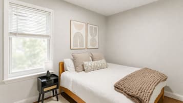 5 chambres, fer et planche à repasser, Wi-Fi, draps fournis