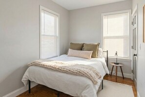 5 habitaciones, tabla de planchar con plancha, wifi y ropa de cama