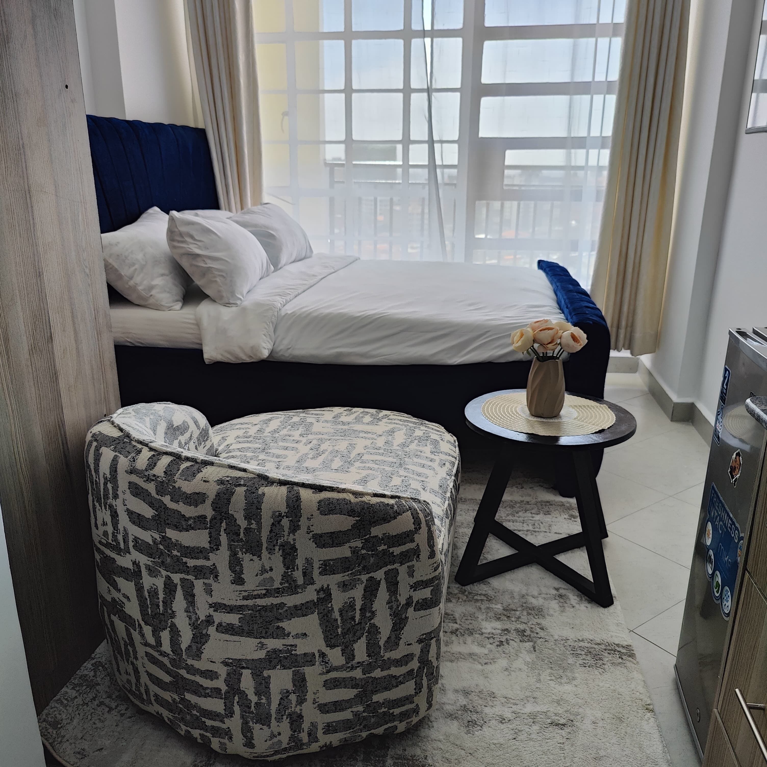 Tabla de planchar con plancha, wifi y ropa de cama 