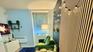 Interior - Spacious Apartment - With Parking - Town Centre Location - Walk to Beach! (Bournemouth)