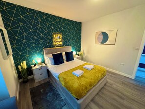 1 habitación, tabla de planchar con plancha, wifi gratis y ropa de cama 