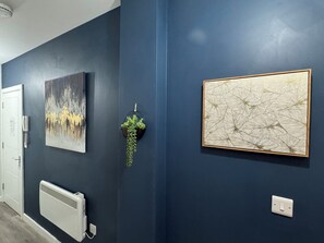 Interior - Spacious Apartment - With Parking - Town Centre Location - Walk to Beach! (Bournemouth)