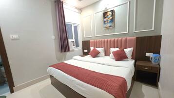 Superior-Doppelzimmer | Schreibtisch, laptopgeeigneter Arbeitsplatz, Verdunkelungsvorhänge