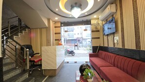 Lobby sitting area - Hotel Shri Ji Palace (Haridwar)