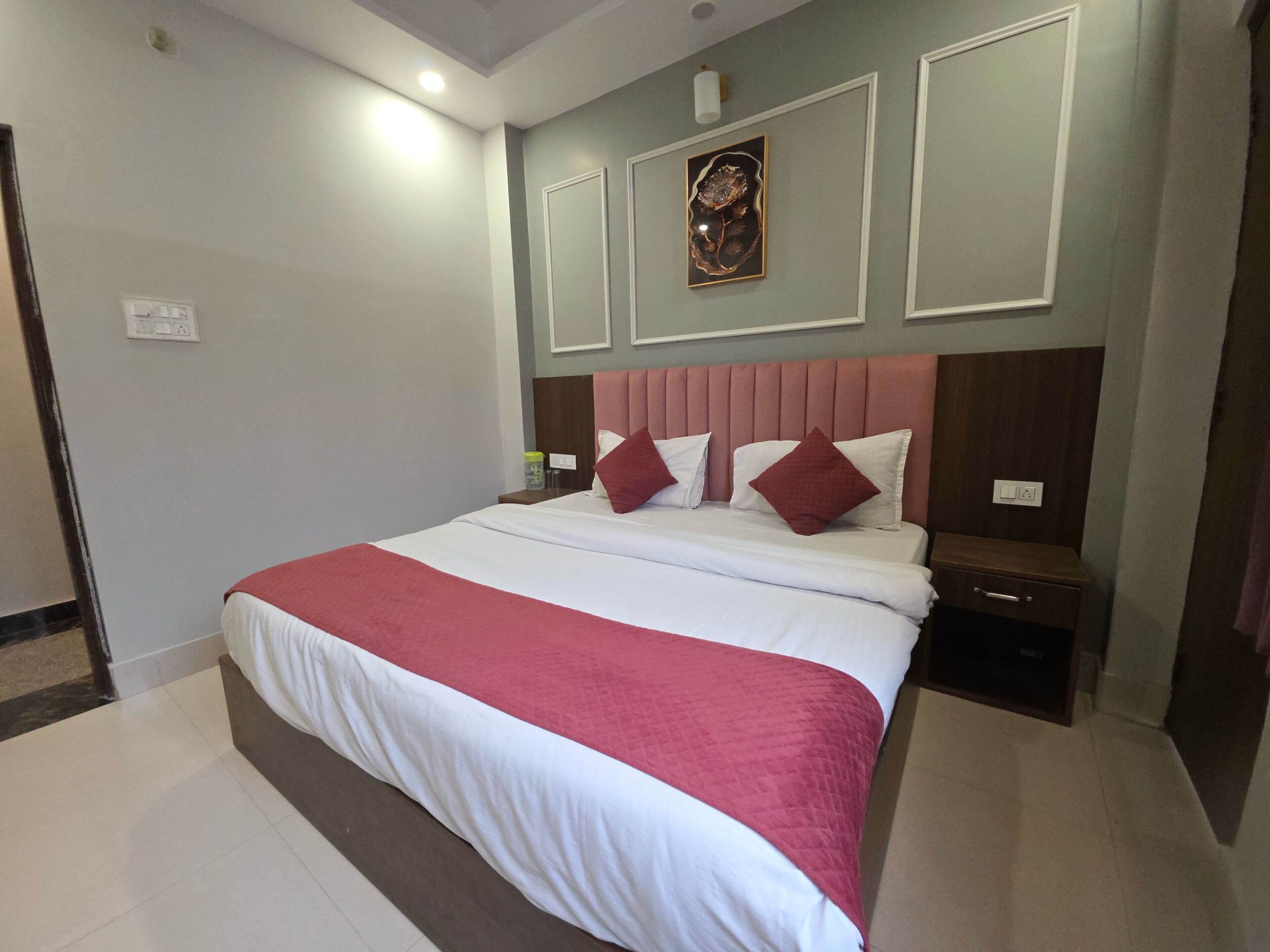 Executive-Doppelzimmer | Schreibtisch, laptopgeeigneter Arbeitsplatz, Verdunkelungsvorhänge