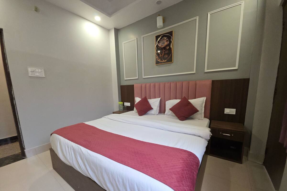 Executive-Doppelzimmer | Schreibtisch, laptopgeeigneter Arbeitsplatz, Verdunkelungsvorhänge