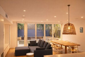Interior - Spacious 4BDR North Bondi House Near The Beach (North Bondi)