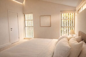 4 bedrooms, iron/ironing board, Internet, bed sheets - Spacious 4BDR North Bondi House Near The Beach (North Bondi)