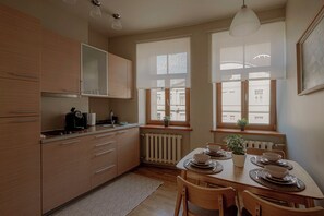 Oven, stovetop, dishwasher - Sunny Apartment in the Art Nouveau District with Balcony (Rīga)