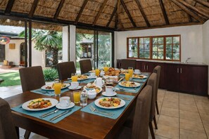 Dining - THE LINK GUEST LODGE (Kempton Park)