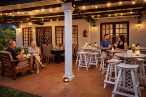 Outdoor dining - THE LINK GUEST LODGE (Kempton Park)