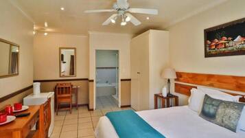 Skrivebord for bærbar PC, strykejern/-brett og wi-fi (inkludert)