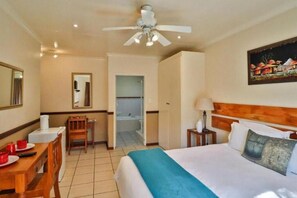 Laptop workspace, iron/ironing board, free WiFi - THE LINK GUEST LODGE (Kempton Park)