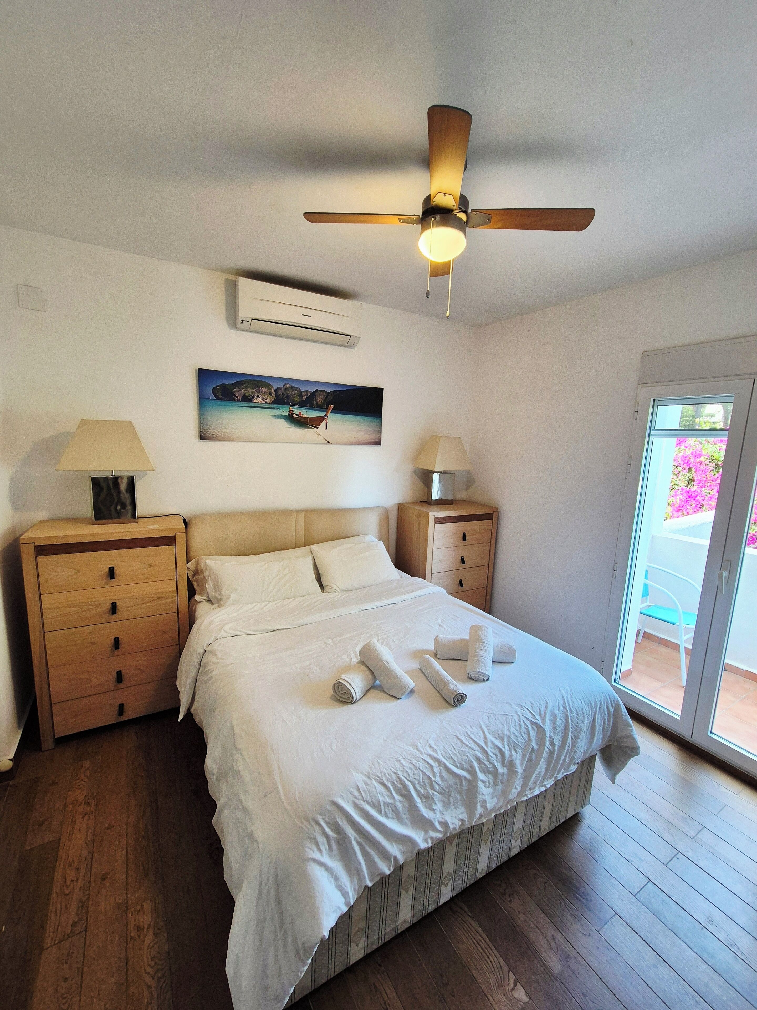 2 bedrooms, iron/ironing board, free WiFi, bed sheets