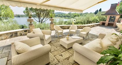 Luxury lakefront villa near Rome set in its own private park