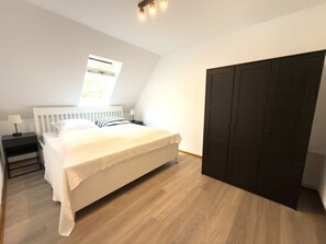 3 室のベッドルーム、アイロン / アイロン台、旅行用ベビーベッド、WiFi