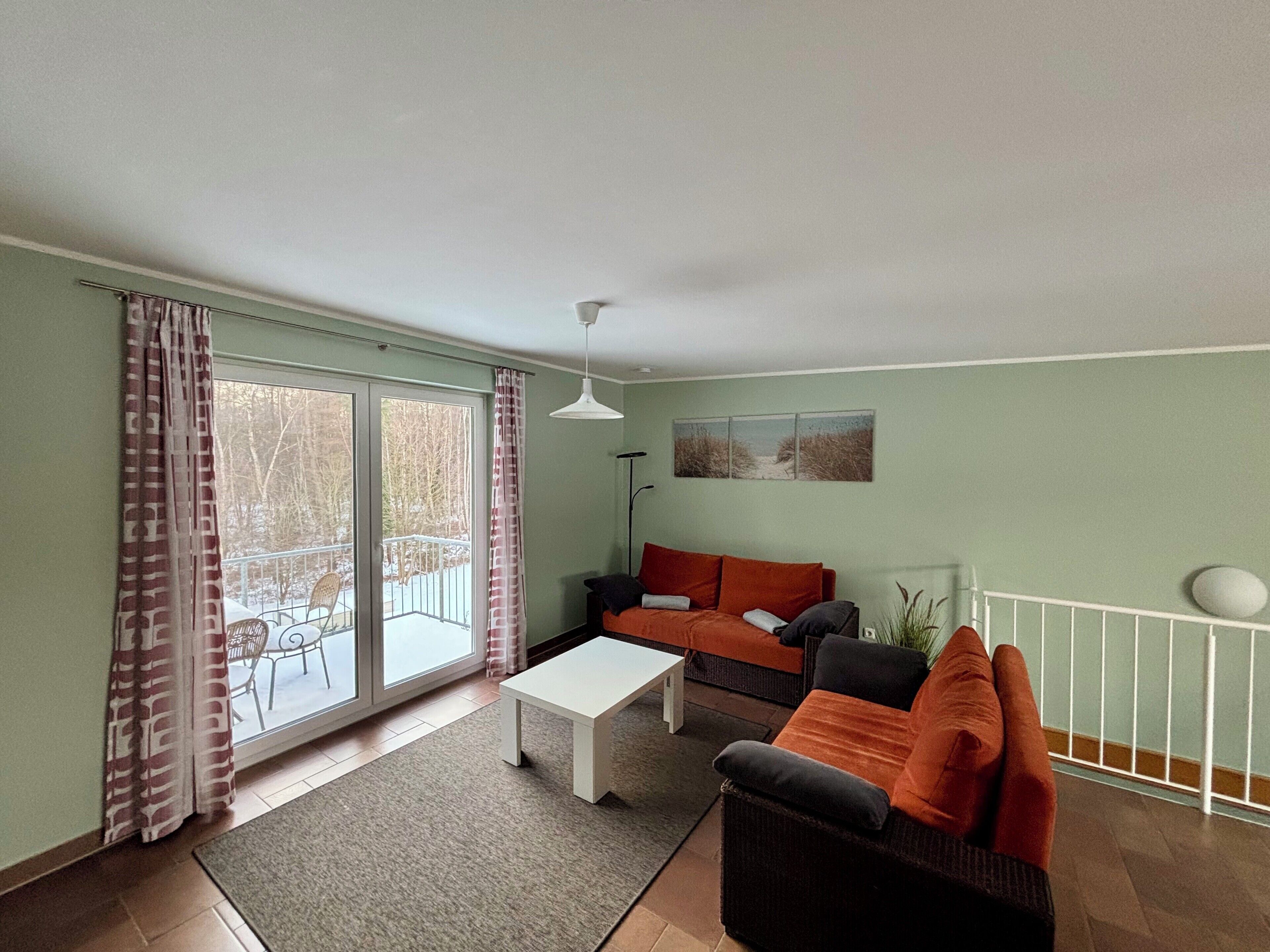 Televisie, een dvd-speler, boeken en een stereo