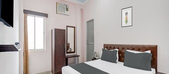 OYO 828246 Hotel Shahi Mahal