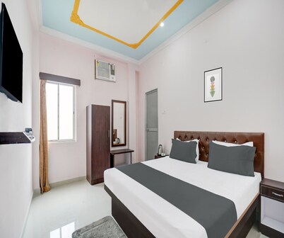 OYO 828246 Hotel Shahi Mahal