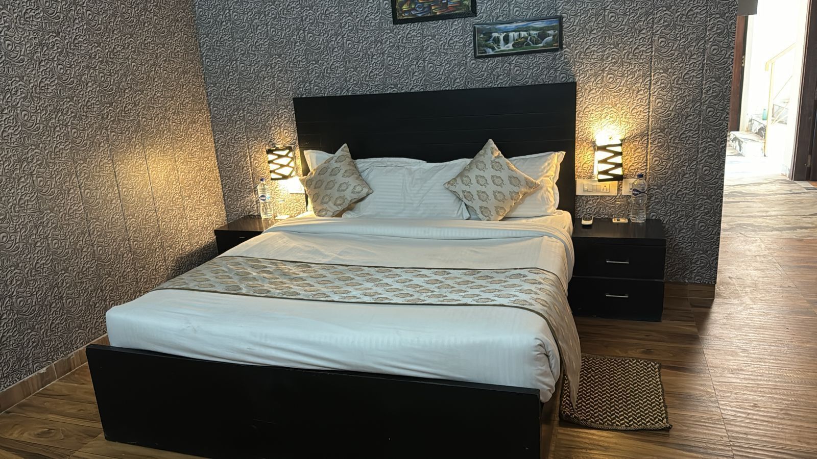 Rollaway beds, free WiFi, bed sheets