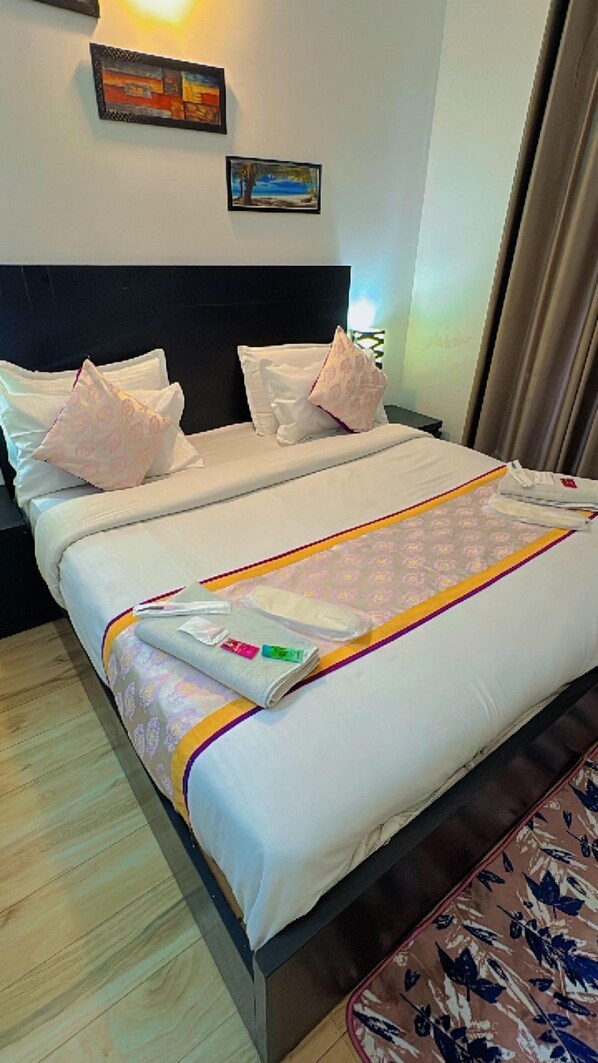 Room - Pearl Suites at Omex Enternity (Mathura)