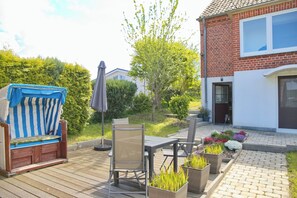 Terrace/patio - Spacious, allergy-friendly accommodation in the basement near the beach and town (Grömitz)