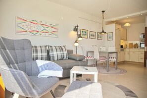 TV, stereo - Comfortable Apartment Hanseat II App. 121 with sea view and balcony in Grömitz (Grömitz)