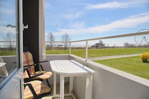 Terrace/patio - Comfortable Apartment Hanseat II App. 121 with sea view and balcony in Grömitz (Grömitz)