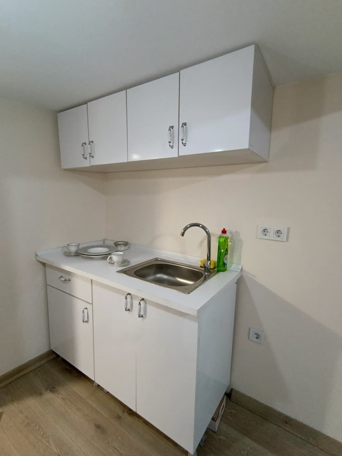 Classic Studio Suite | Private kitchen | Cookware/dishes/utensils