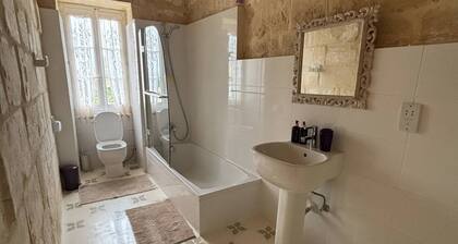 Quaint farmhouse room with pool view in charming L-Għarb